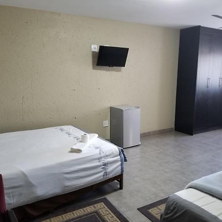 Chisam Guest Lodge Pty Ltd 요하네스버그 외부 사진