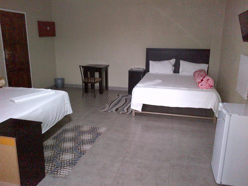 Chisam Guest Lodge Pty Ltd 요하네스버그 객실 사진